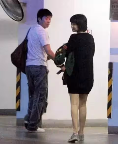從小寄人籬下！男星爆紅後「無法諒解父母」再也不相往來　多年後「聽到老婆一句話」落淚團圓