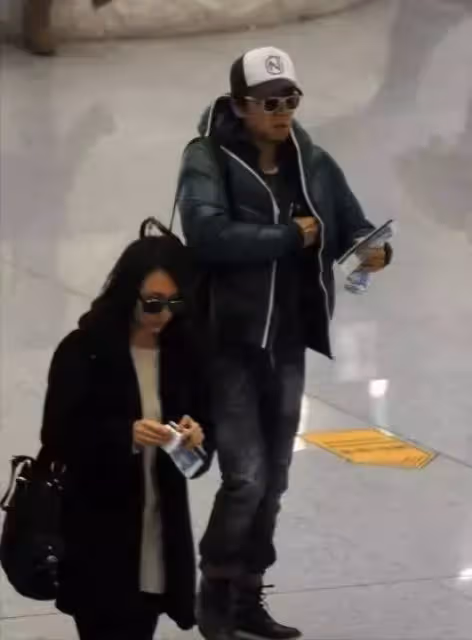 從小寄人籬下！男星爆紅後「無法諒解父母」再也不相往來　多年後「聽到老婆一句話」落淚團圓