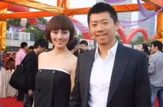 從小寄人籬下！男星爆紅後「無法諒解父母」再也不相往來　多年後「聽到老婆一句話」落淚團圓
