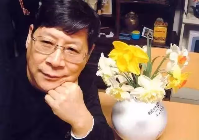 從小寄人籬下！男星爆紅後「無法諒解父母」再也不相往來　多年後「聽到老婆一句話」落淚團圓