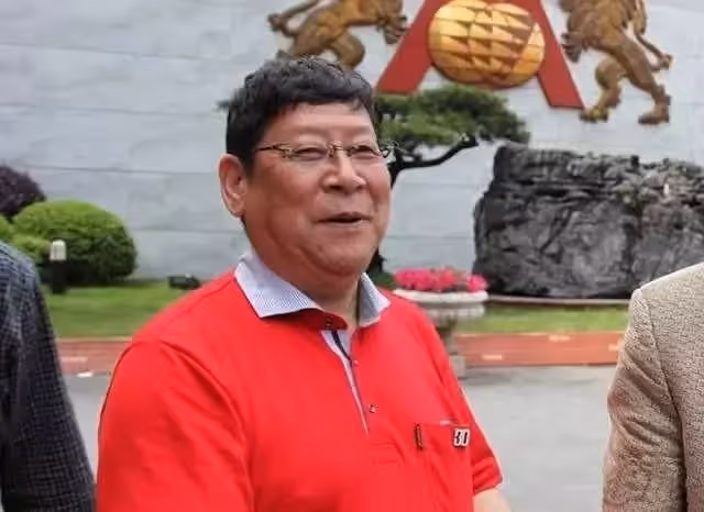 從小寄人籬下！男星爆紅後「無法諒解父母」再也不相往來　多年後「聽到老婆一句話」落淚團圓