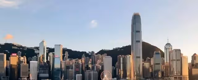 王一博演唱《你好香港》，慶祝回歸25周年，歌詞充滿煙火氣息