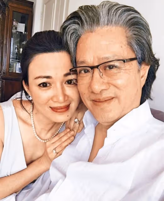 陳少霞罕見曬娃,3歲女兒像極了65歲老爸,幼兒園一年學費10萬