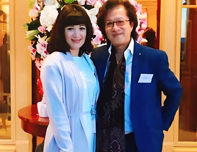陳少霞罕見曬娃,3歲女兒像極了65歲老爸,幼兒園一年學費10萬