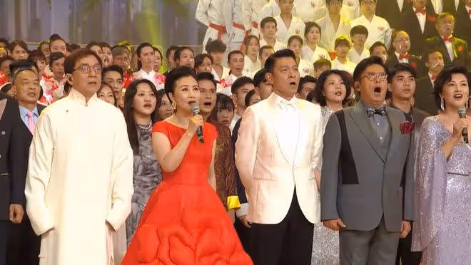 香港回歸25周年晚會開播:成龍表情嚴肅,劉德華精神飽滿再唱經典