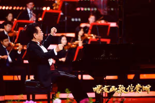 眾星登央視晚會為黨慶生,93歲田華滿頭白髮,杜江講述英雄故事