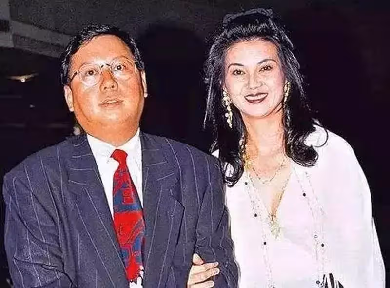 硬氣兒媳謝玲玲,24歲嫁入百億豪門,因丈夫花心終失婚,婆婆卻為她撐腰,力爭4億分手費,網贊:你才是贏家