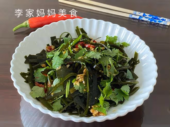 入夏後，多吃這種鹼性食材，鉀含量極高，拌一拌，營養好吃不上火