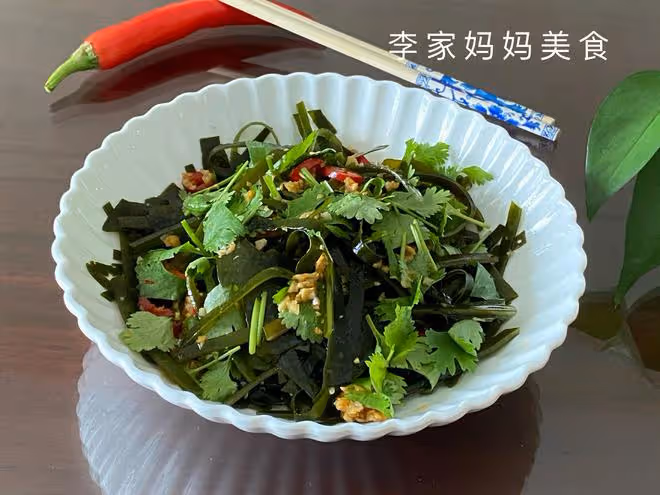 入夏後，多吃這種鹼性食材，鉀含量極高，拌一拌，營養好吃不上火