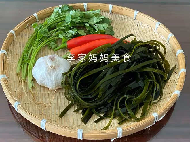 入夏後，多吃這種鹼性食材，鉀含量極高，拌一拌，營養好吃不上火