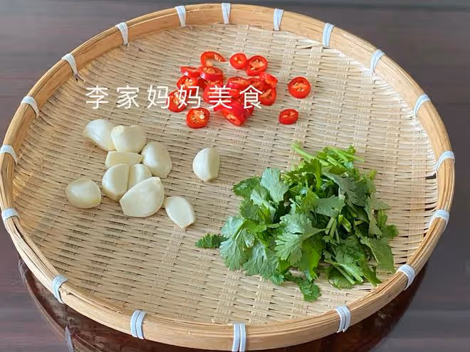 入夏後，多吃這種鹼性食材，鉀含量極高，拌一拌，營養好吃不上火