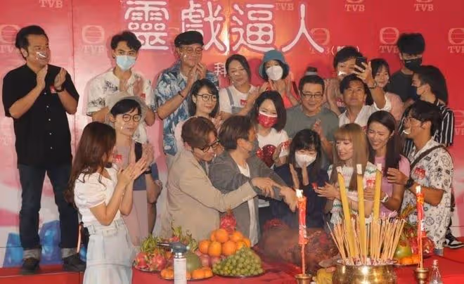 知名女星龔嘉欣宣布確診！發燒骨頭痛在家隔離，曾接觸多位藝人