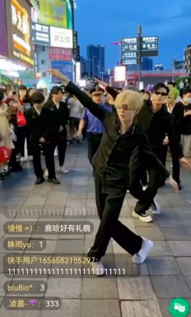 黃子誠等人被城管驅趕,三百萬人觀看笑成一團,首播失利太搞笑!