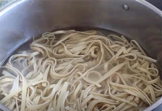 涼拌豆腐皮怎麼做才好吃？原來做法那麼簡單，比飯店的還好吃