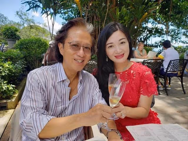 45歲「岳靈珊」近況曝光!曬3歲女兒畢業照,小傢伙像極65歲老公