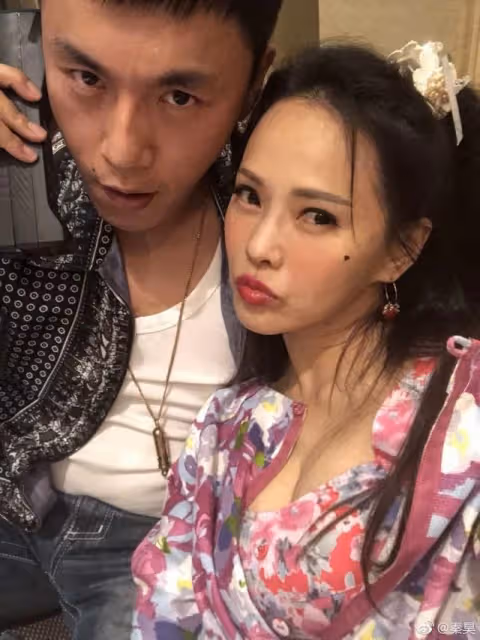 《哈利波特》最帥胖小子納威今天大婚,亞洲當年的王子們集體崩壞