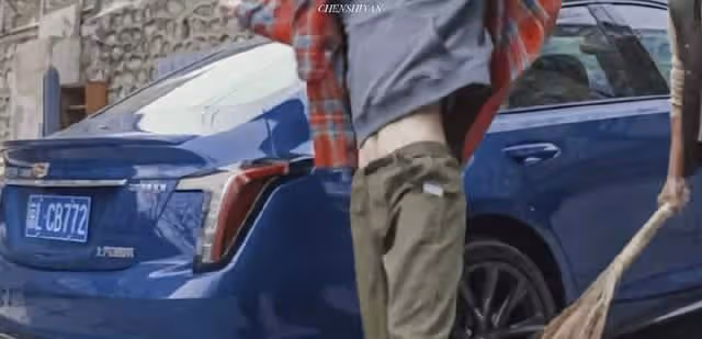 長腿細腰標配的男明星:肖戰和鄧倫背影很驚艷,朱正廷讓人想不到