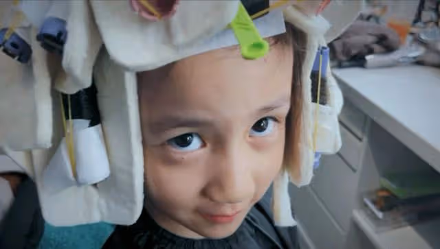 黃磊一家現身靈隱寺,16歲多多身高逼近父親,風格大變身材引吐槽