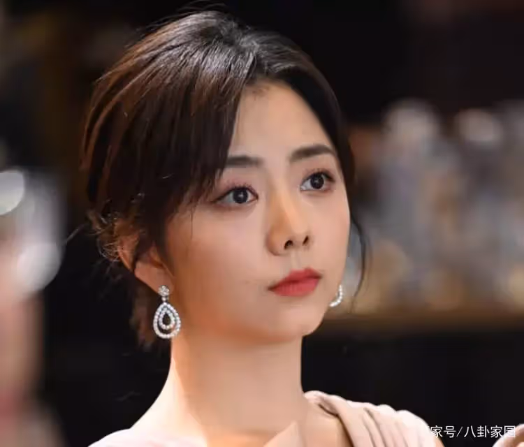 譚松韻被曝生圖,放大看面部狀態,這臉蛋說18歲我都信!