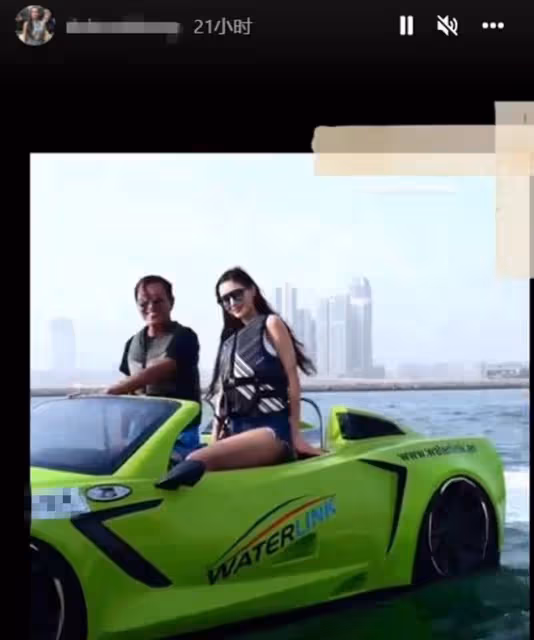富豪洪永時開水上跑車出海！4婚妻子穿短褲秀身材，大長腿太吸睛