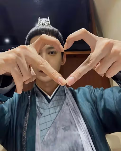 譚松韻又一部新劇定檔將播!演員發文宣傳花式比心,又有好戲看了