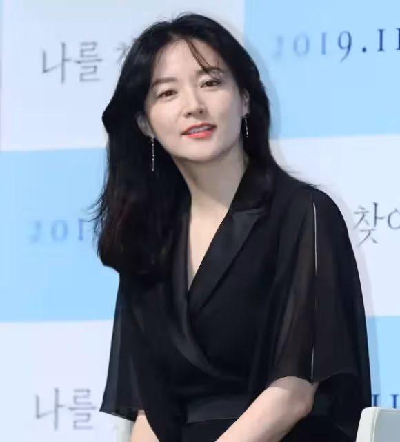 奪演藝圈老少配冠軍,李英愛嫁大20歲老公恩愛12年,70歲尪身價522億對愛妻卻溫柔寵溺