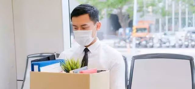 每天騙老婆出門上班,失業男偷開計程車苦撐半年,有天妻子帶一家搭上他車,結局逼哭全網:娶對人