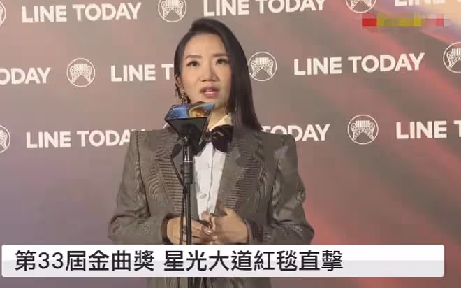 小S跟具俊曄同台,台上對他動手動腳,被陶晶瑩調侃「光頭」