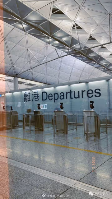 親弟Derek起程離港 陳凱琳8號風球下堅持送機
