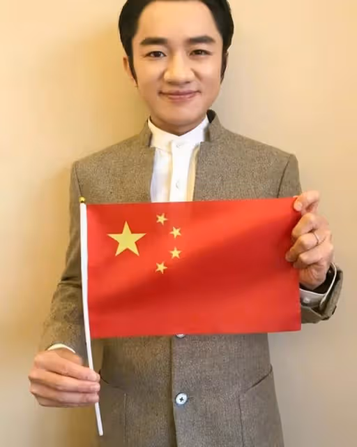 獲肯定!王祖藍受重視主持官媒節目,講香港回歸往事被贊有感染力