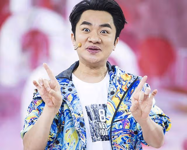獲肯定!王祖藍受重視主持官媒節目,講香港回歸往事被贊有感染力