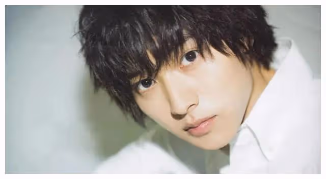 痛失菅田將暉後,漫改小王子山崎賢人也與廣瀨鈴戀愛同居啦!心痛