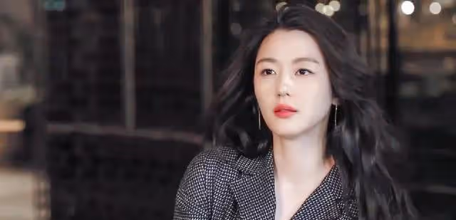 完美乾淨女明星代表全智賢,紅足20年還嫁入青梅竹馬豪門家