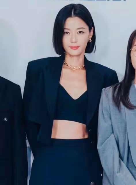 完美乾淨女明星代表全智賢,紅足20年還嫁入青梅竹馬豪門家