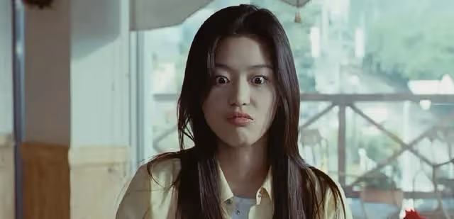 完美乾淨女明星代表全智賢，紅足20年還嫁入青梅竹馬豪門家