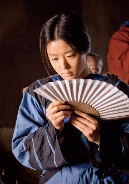 完美乾淨女明星代表全智賢，紅足20年還嫁入青梅竹馬豪門家