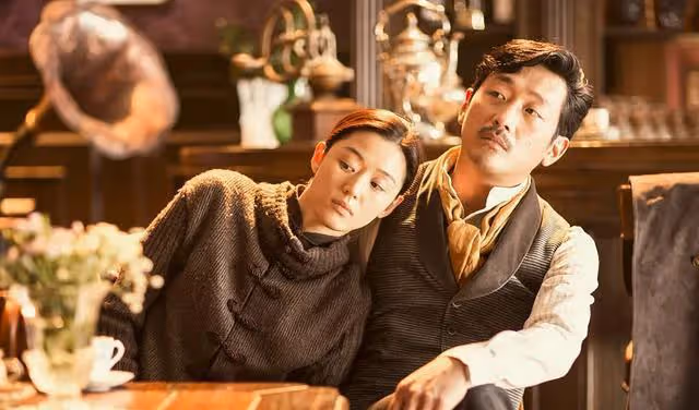 完美乾淨女明星代表全智賢,紅足20年還嫁入青梅竹馬豪門家