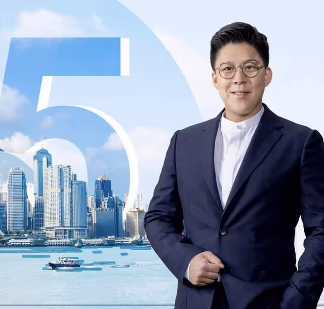 霍啟剛宅家慶43歲生日,與兒女一起炸薯條太有愛,郭晶晶獨在異國