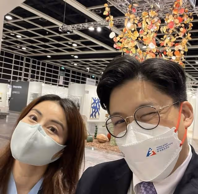 霍啟剛宅家慶43歲生日,與兒女一起炸薯條太有愛,郭晶晶獨在異國