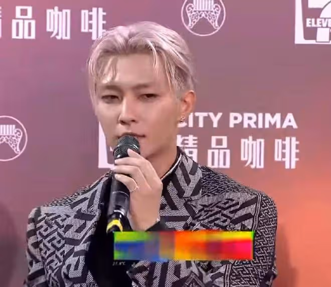 金曲獎紅毯爭奇鬥豔,小S穿芭比粉踩恨天高,音樂組合戴恐龍頭套