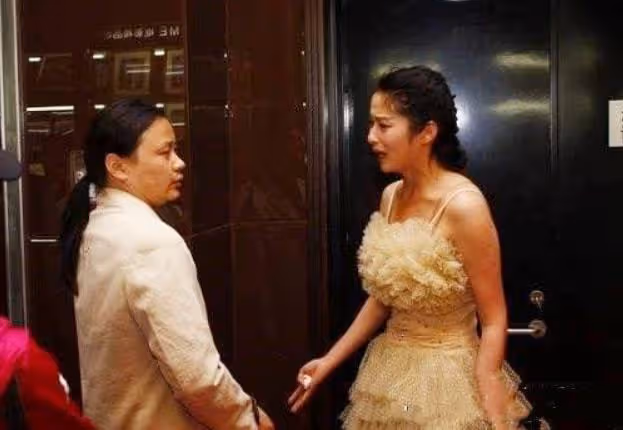 靠「做小四」上位,被黃聖依欺負到大哭,穎兒是怎麼洗白的?