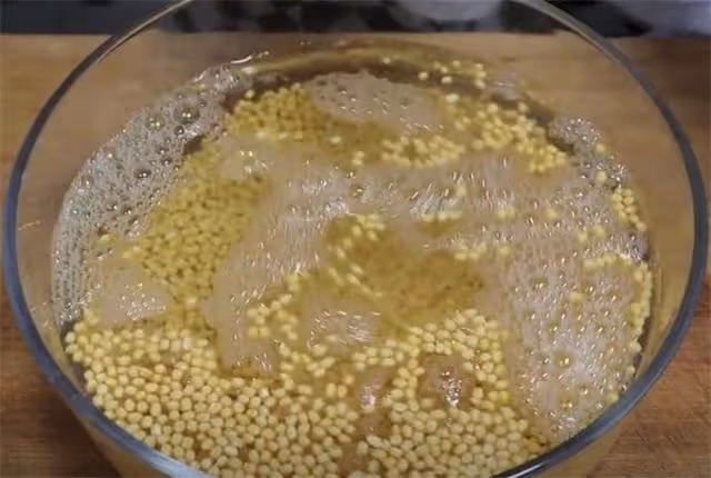在家製作綠豆糕原來這麼簡單，清涼解暑，鬆軟細膩又好吃，真解饞
