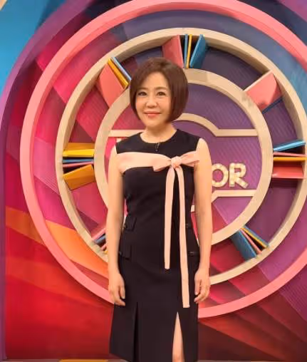 失婚後脫胎換骨！57歲于美人單身至今，被問「開啟第二春」？笑答「擇偶條件太少」：與其和別人戀愛「不如善待自己」