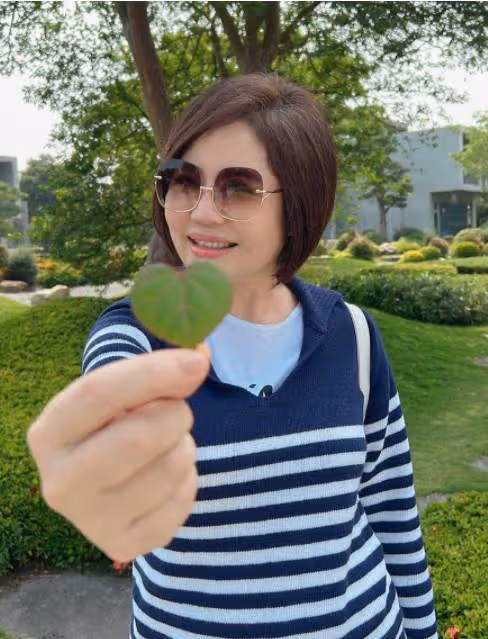 失婚後脫胎換骨！57歲于美人單身至今，被問「開啟第二春」？笑答「擇偶條件太少」：與其和別人戀愛「不如善待自己」