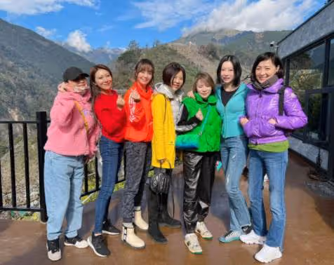 失婚後脫胎換骨！57歲于美人單身至今，被問「開啟第二春」？笑答「擇偶條件太少」：與其和別人戀愛「不如善待自己」