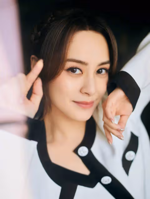 愛情不是全部!41歲阿嬌曬美照,像20多歲的美女,與賴弘國失婚後,活得瀟灑肆意