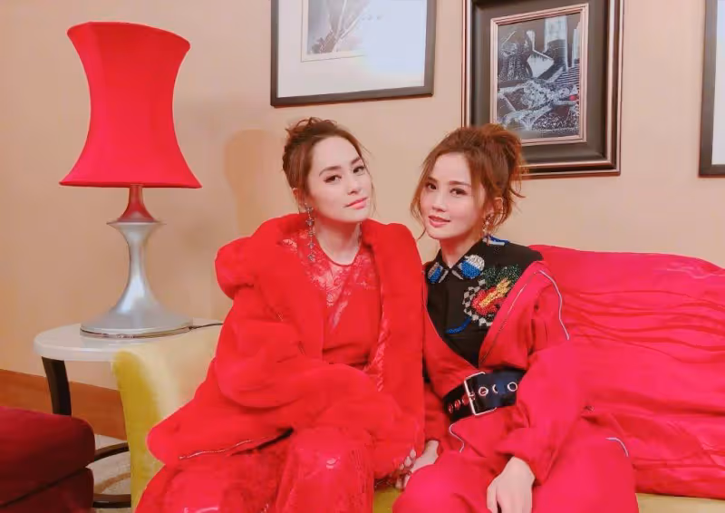 愛情不是全部！41歲阿嬌曬美照，像20多歲的美女，與賴弘國失婚後，活得瀟灑肆意