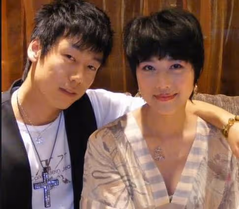周海媚：我試過5個男人同時追我，但不想結婚！55歲年老拍戲治病寒酸，直言「完全沒有必要」生小孩