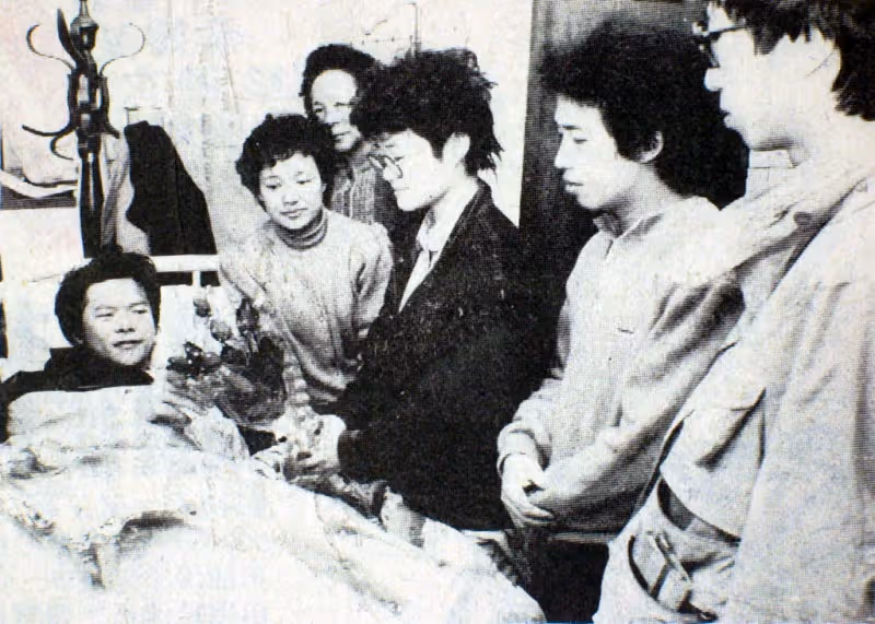 男星肝硬化病逝!女兒代領獎「超感人致詞」讓全網落淚 哽咽「向天上父親喊話」:爸爸你得獎了