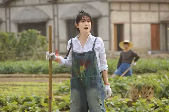 奪影后卻超窮!劉若英「掃廁所換房租」靠標會維生 如今「回歸田園種菜」樂當農民:學會放下